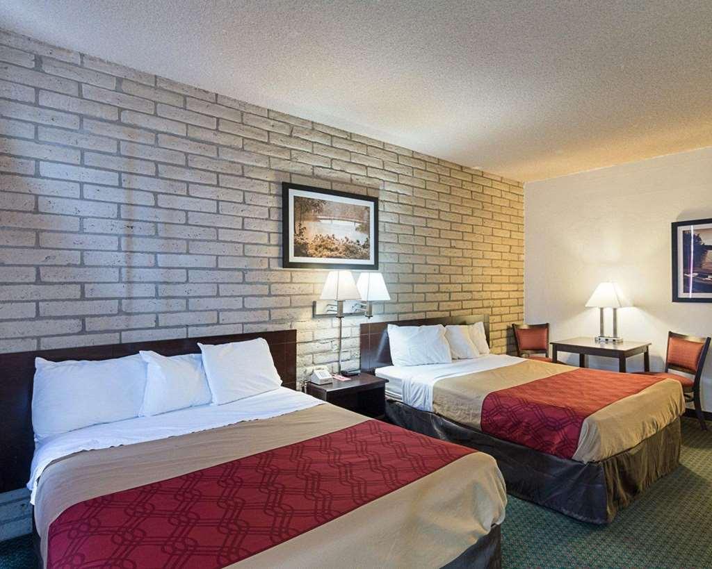 Econo Lodge San Angelo Room photo